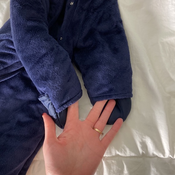 Pooh bunting with mitts - Picture 6 of 11